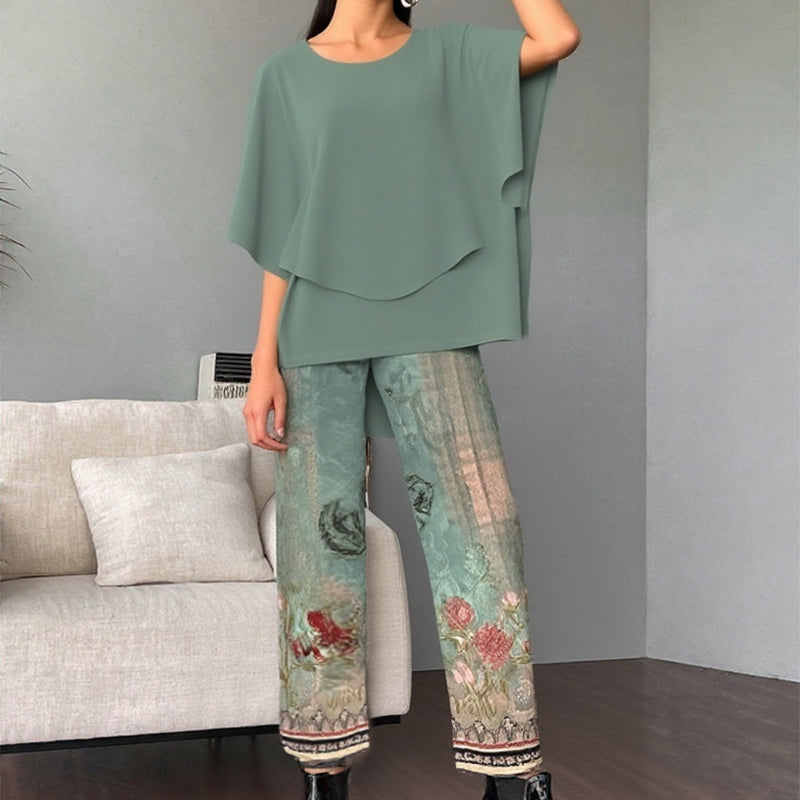 Chic set with trendy printed pants and elegant turtleneck top
