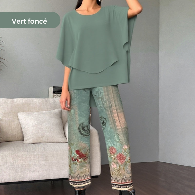 Chic set with trendy printed pants and elegant turtleneck top