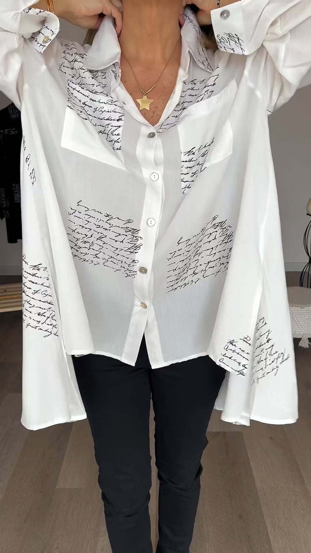 Helene | Fashionable shirt with handwritten motif