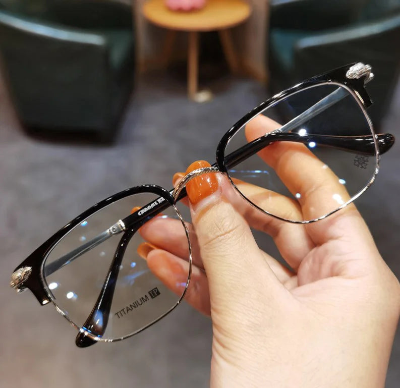 Ultra-light presbyopia glasses with blue light filter – Enjoy 50% discount!
